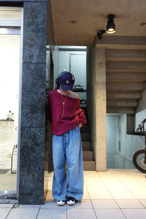 オフショルルーズニット